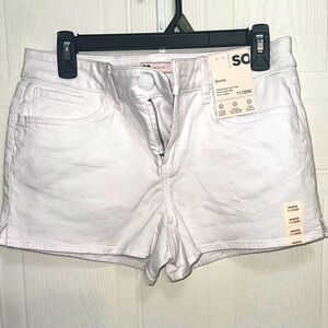NWT Women’s white shortie shorts size 11/30